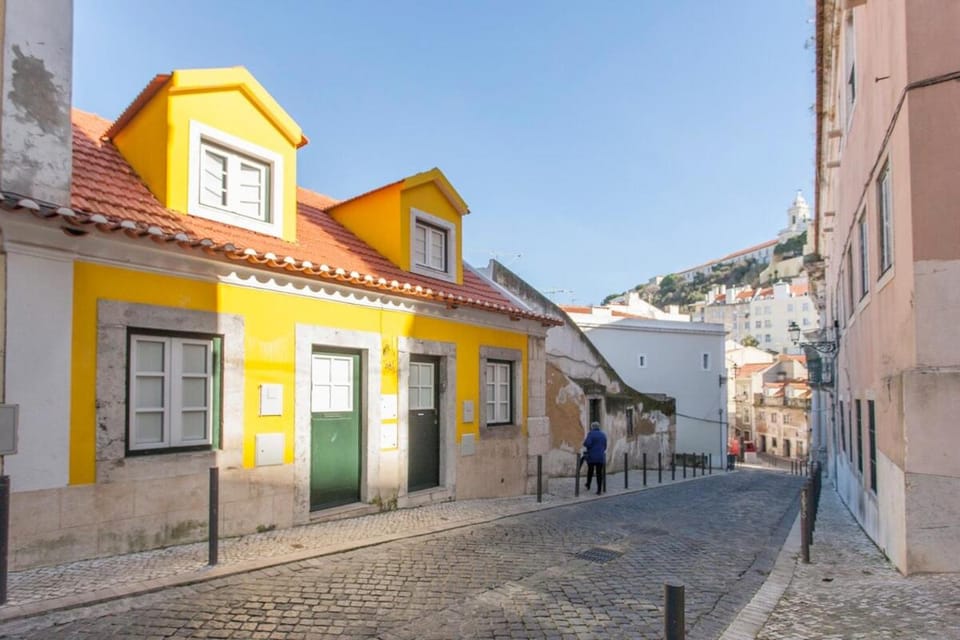Your Home in Mouraria Castle and Music Apartment in Lisbon