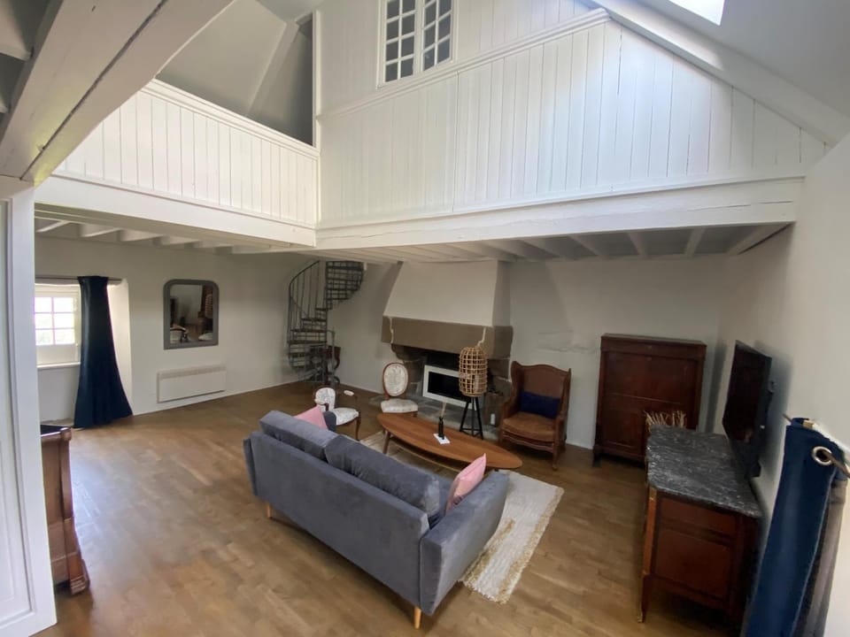 TV and multimedia, Seating area