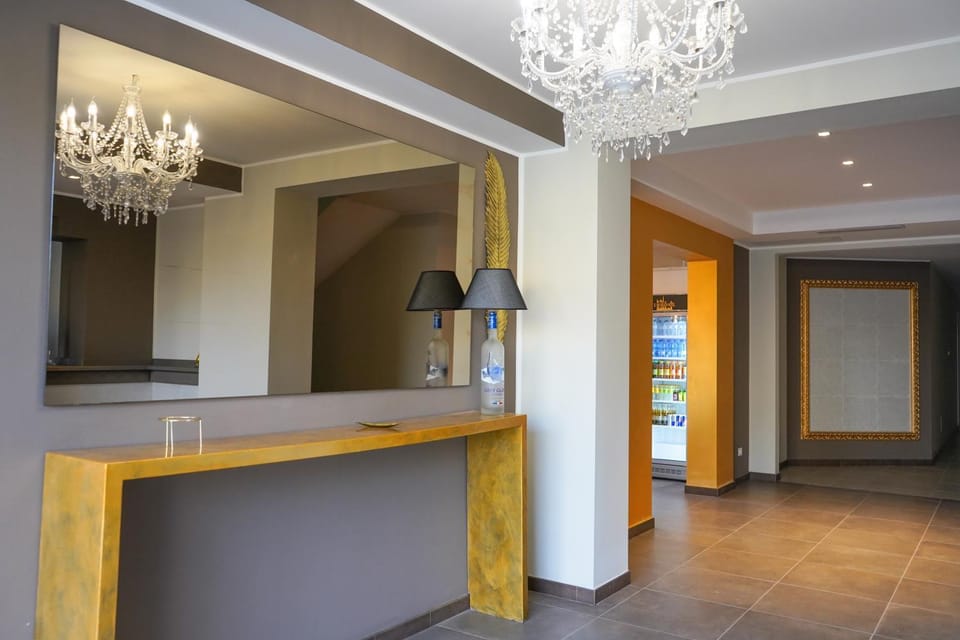 Communal lounge/ TV room, Lobby or reception