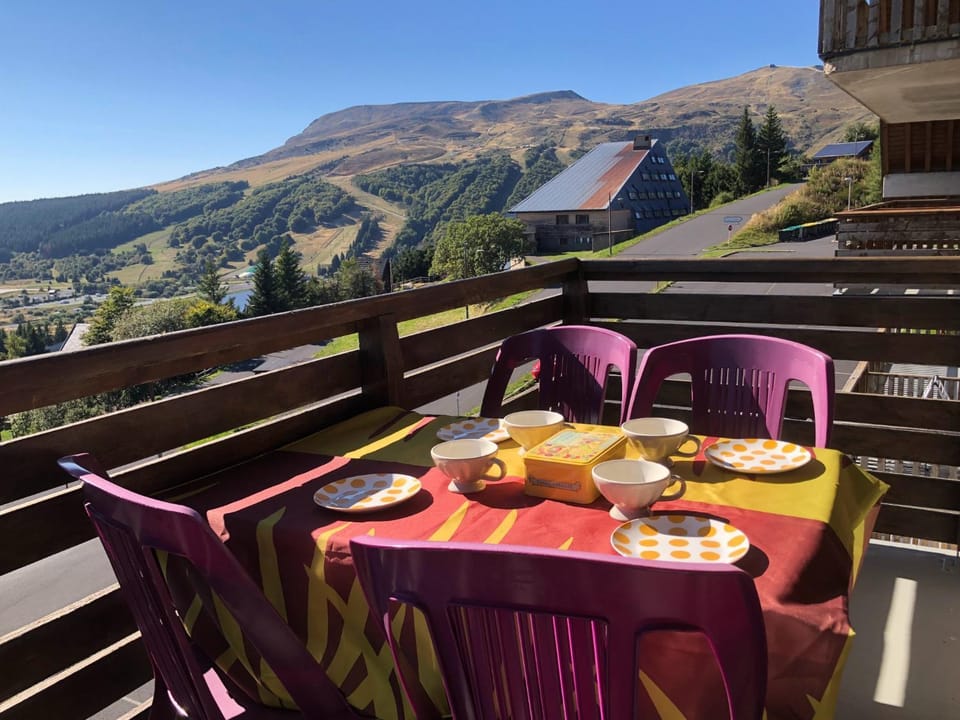 Nearby landmark, Natural landscape, View (from property/room), Balcony/Terrace, Dining area, Landmark view, Mountain view