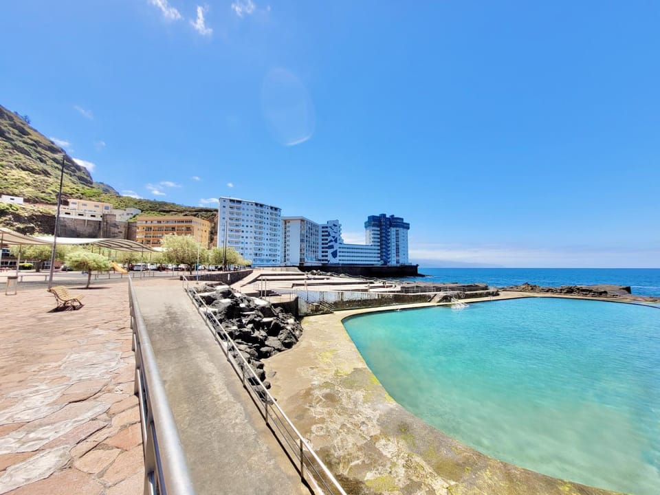Off site, Neighbourhood, Swimming pool, Swimming pool