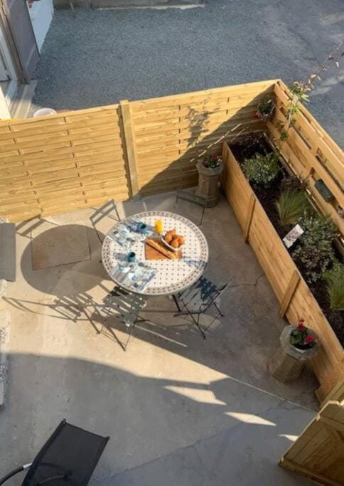 Apt RDC avec sa terrasse privée Apartment in St-Malo