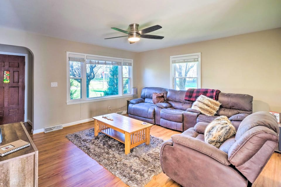 Derby Season Getaway Deck with Built-In Pool House in Shively