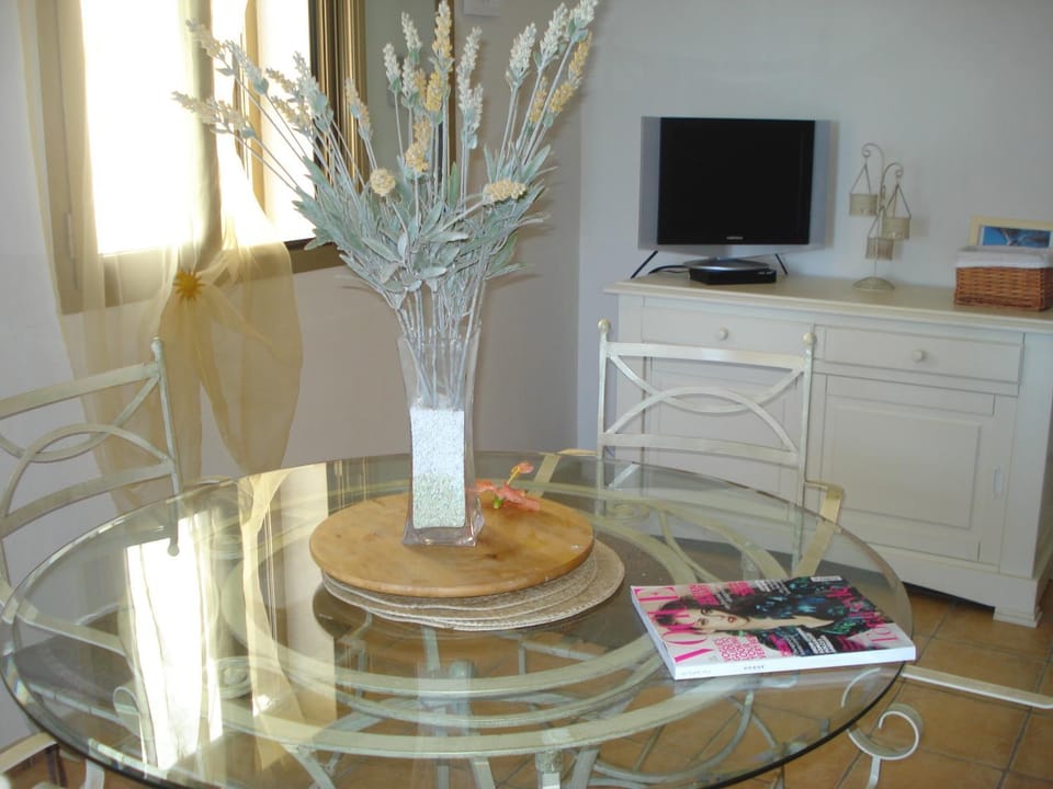 TV and multimedia, Dining area