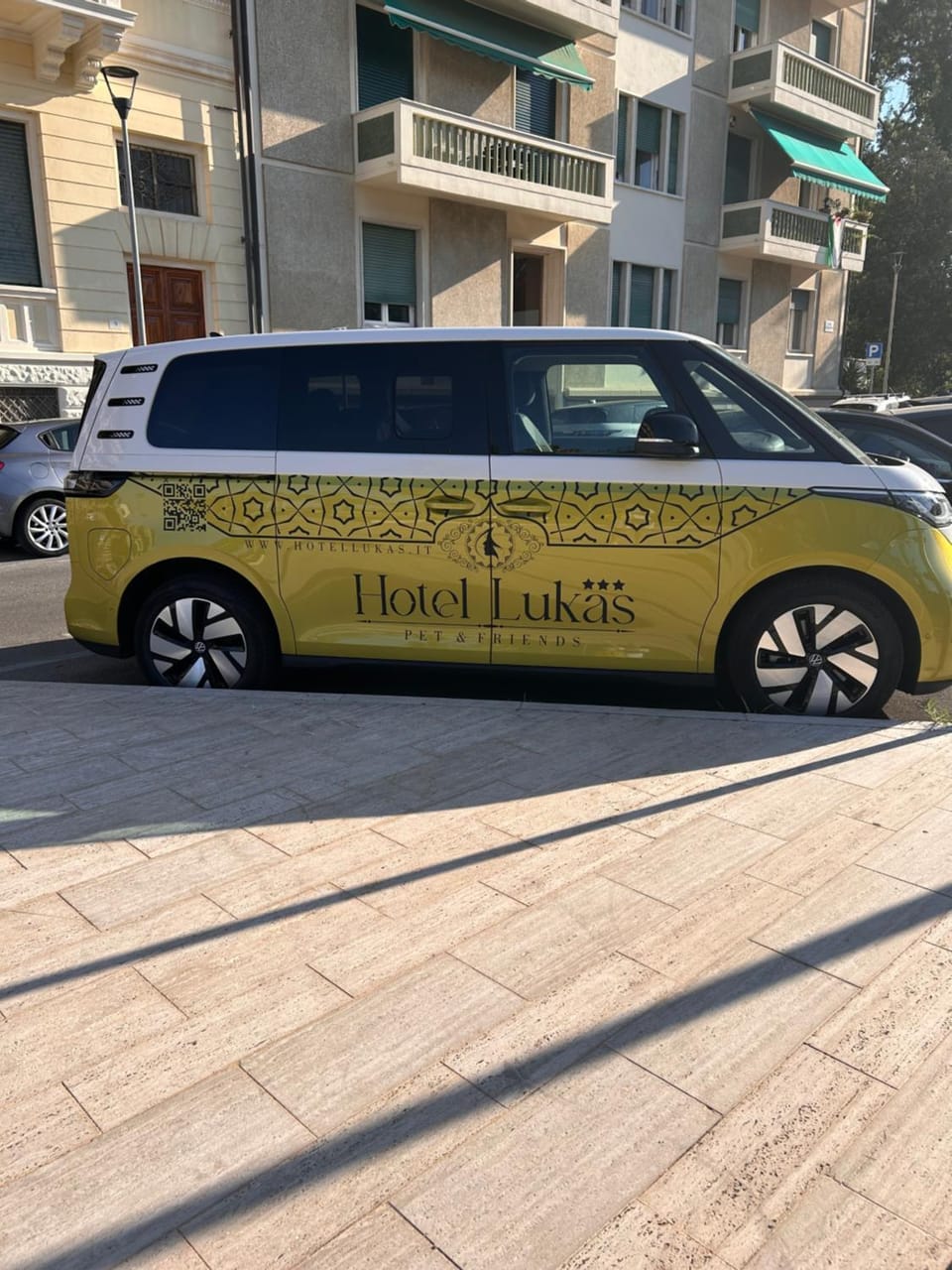 Text overlay, Parking