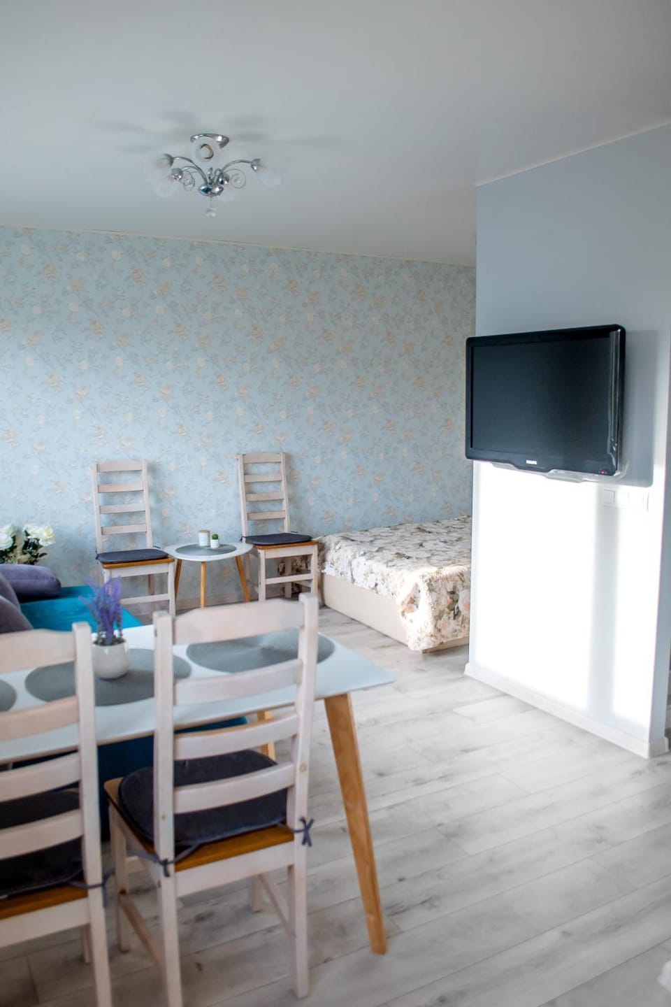 Bed, TV and multimedia, Seating area, Dining area