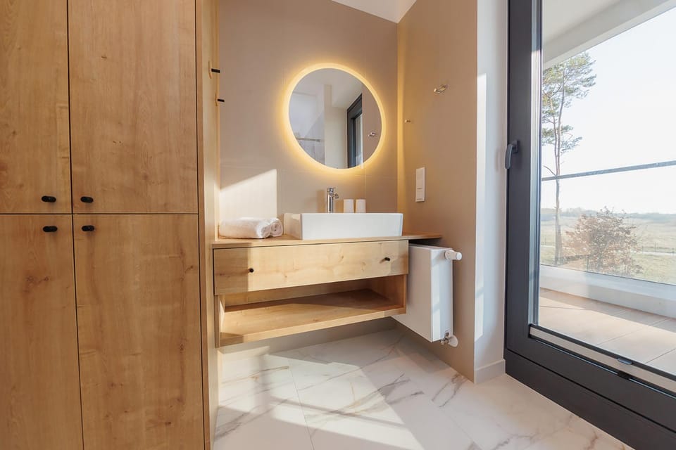 Bathroom, towels
