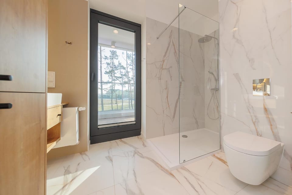Shower, Toilet, Bathroom, towels