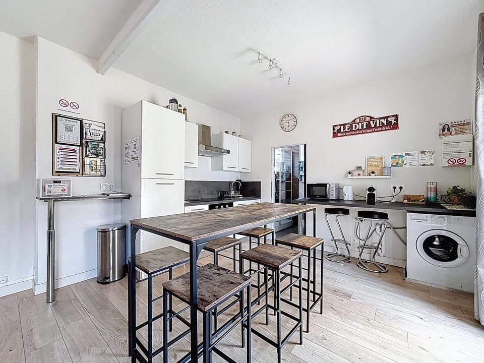 Spacieux Marx Dormoy avec parking gratuit C Apartment in Clermont-Ferrand