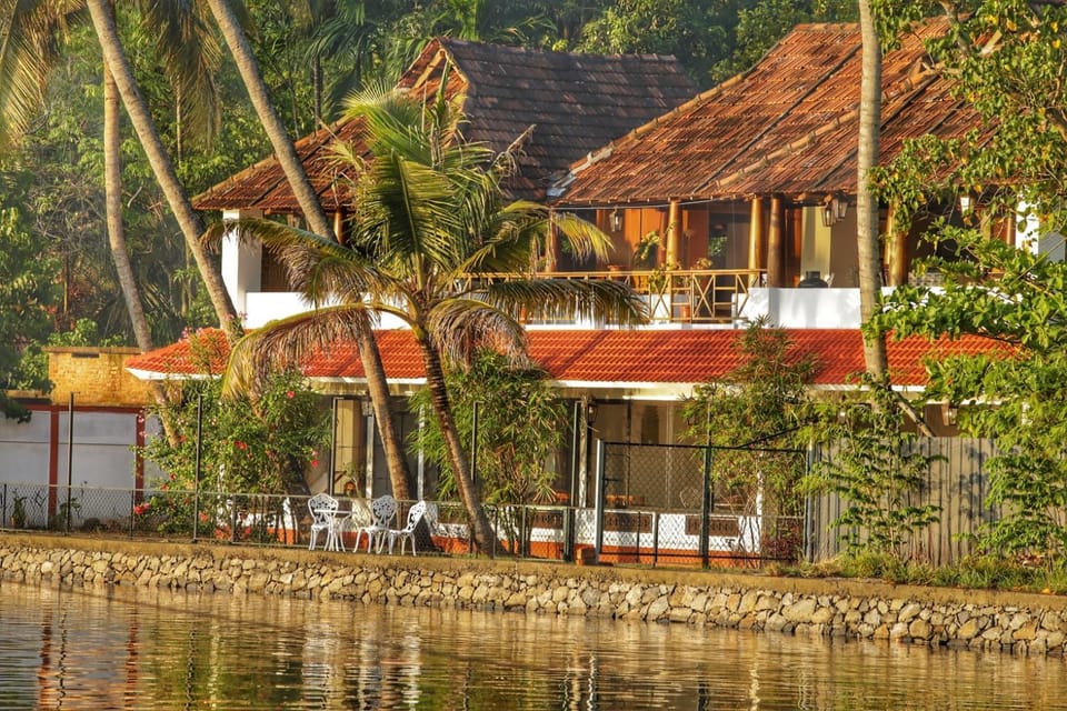 Property building, Balcony/Terrace, Lake view, River view