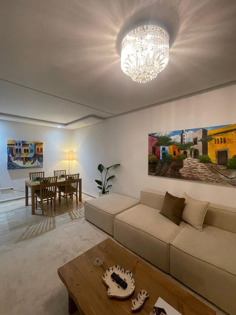 Modern En-Suite 2BR Near Casa Voyageur Parking & Wi-Fi Apartment in Casablanca