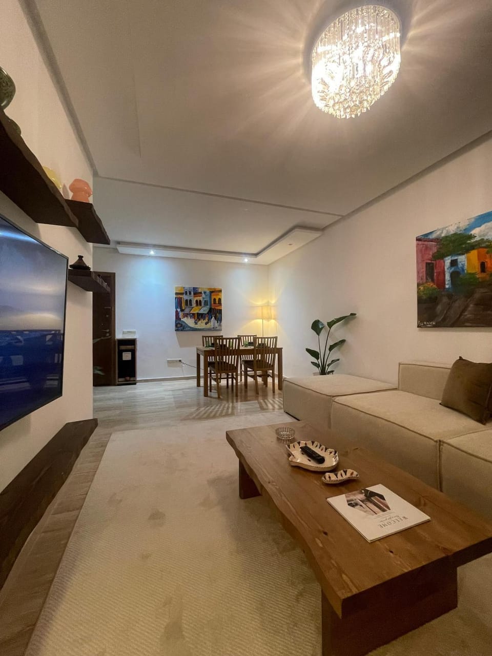Modern En-Suite 2BR Near Casa Voyageur Parking & Wi-Fi Apartment in Casablanca