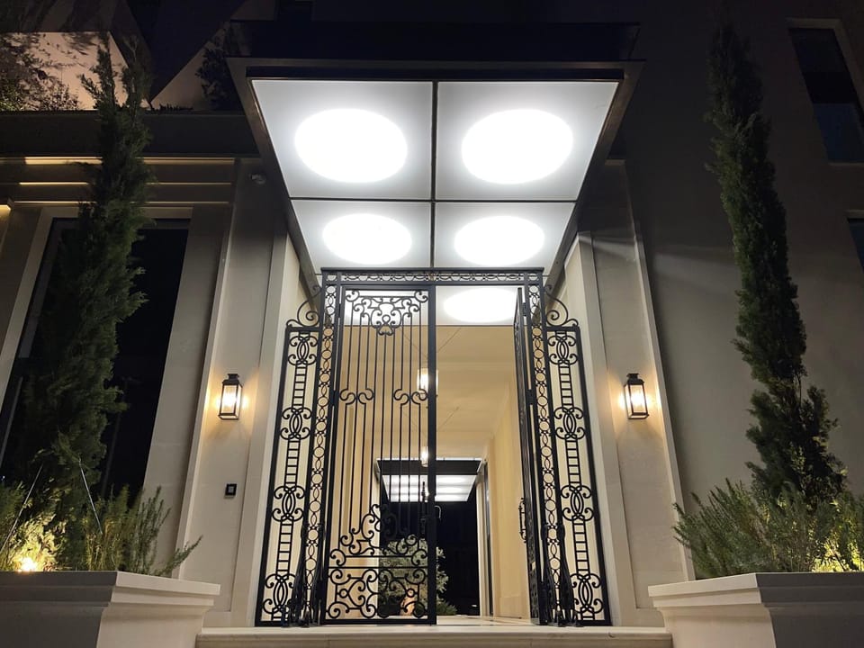 Facade/entrance