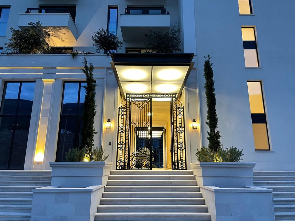 Property building, Facade/entrance