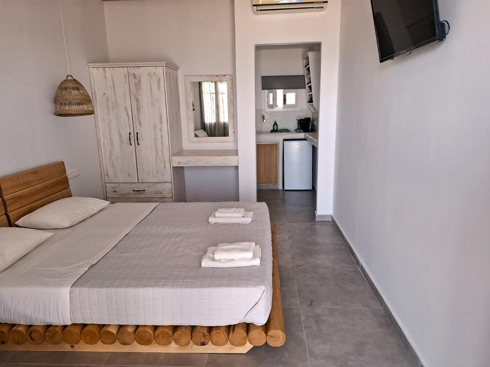 Κalamitsi Rooms & Apartments Bed and Breakfast in Milos