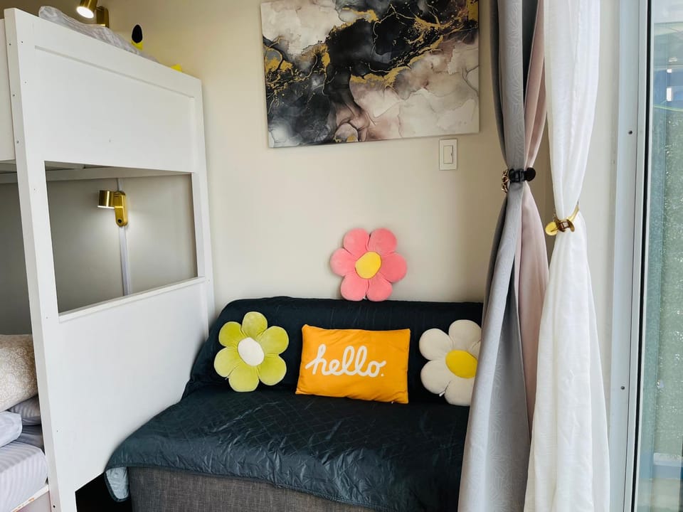 Bright Studio Sleeps 3 with Parking and City view Apartment in Cagayan de Oro