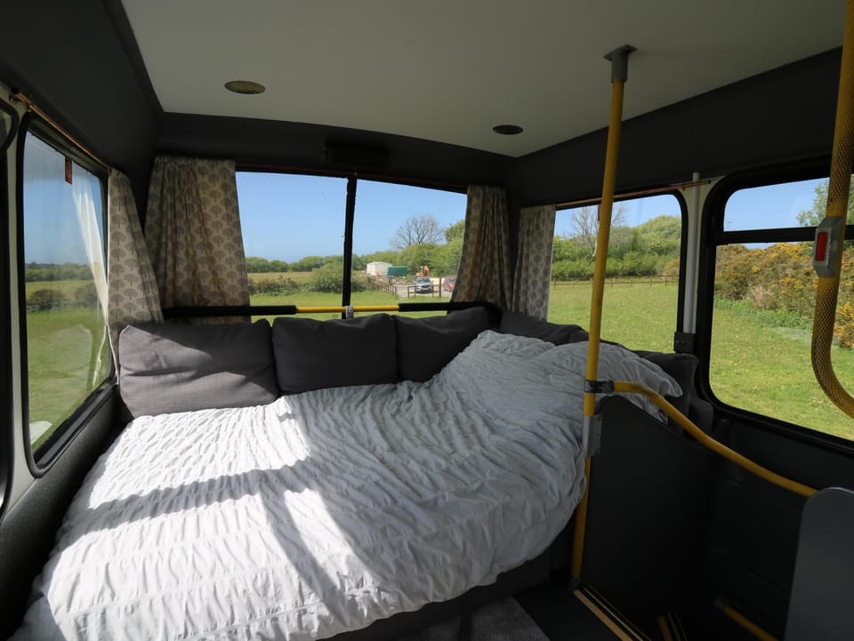 Bed, Seating area