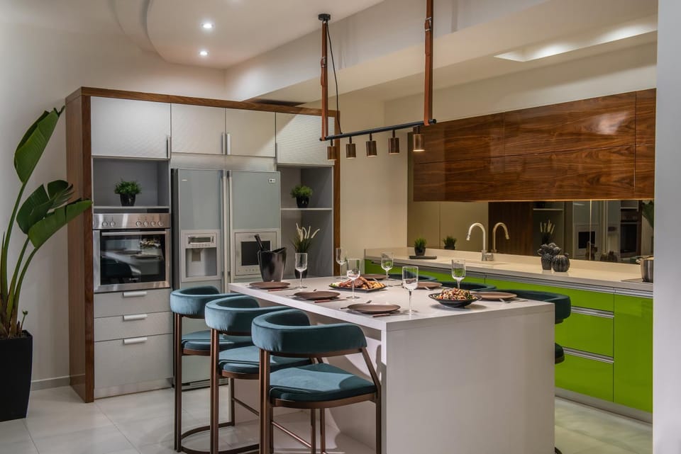 Kitchen or kitchenette, Dining area