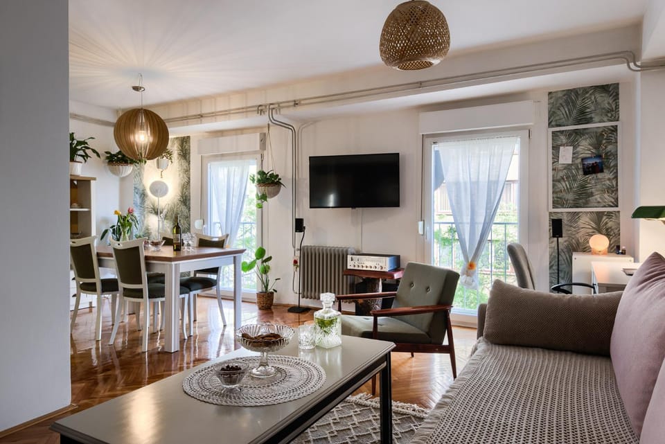 Communal lounge/ TV room, Dining area