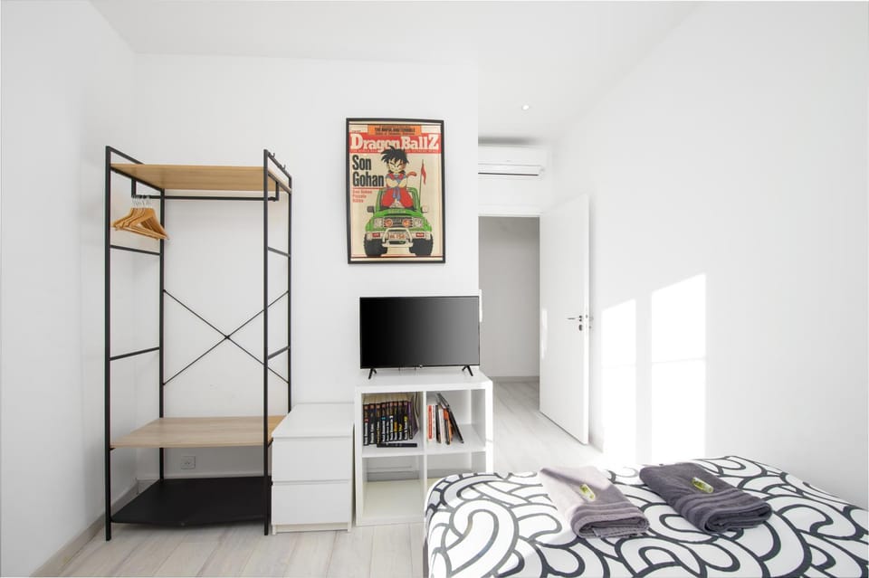 Bed, TV and multimedia, Photo of the whole room, Bedroom, air conditioner