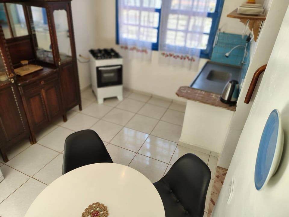 Kitchen or kitchenette, Dining area, oven