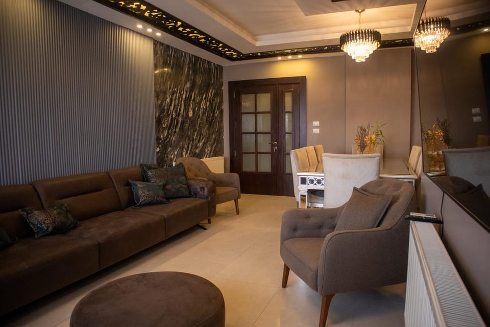 Dining area, Guests