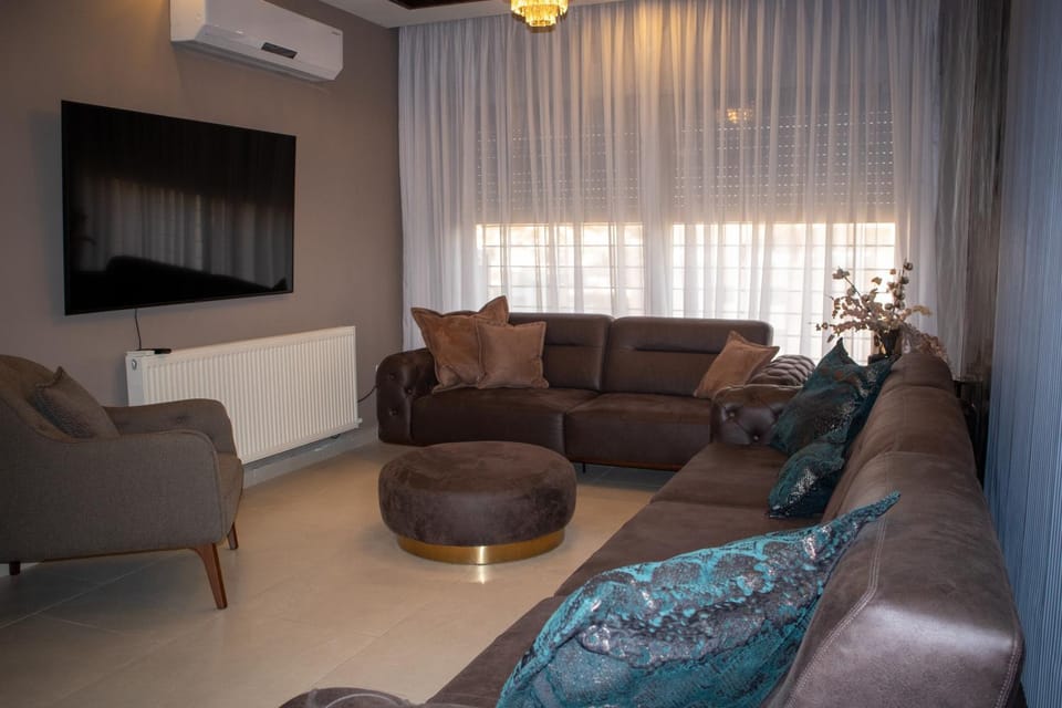 Dining area, Guests
