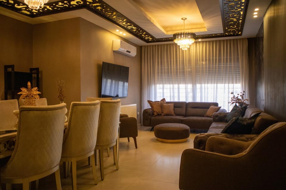 Dining area, Guests