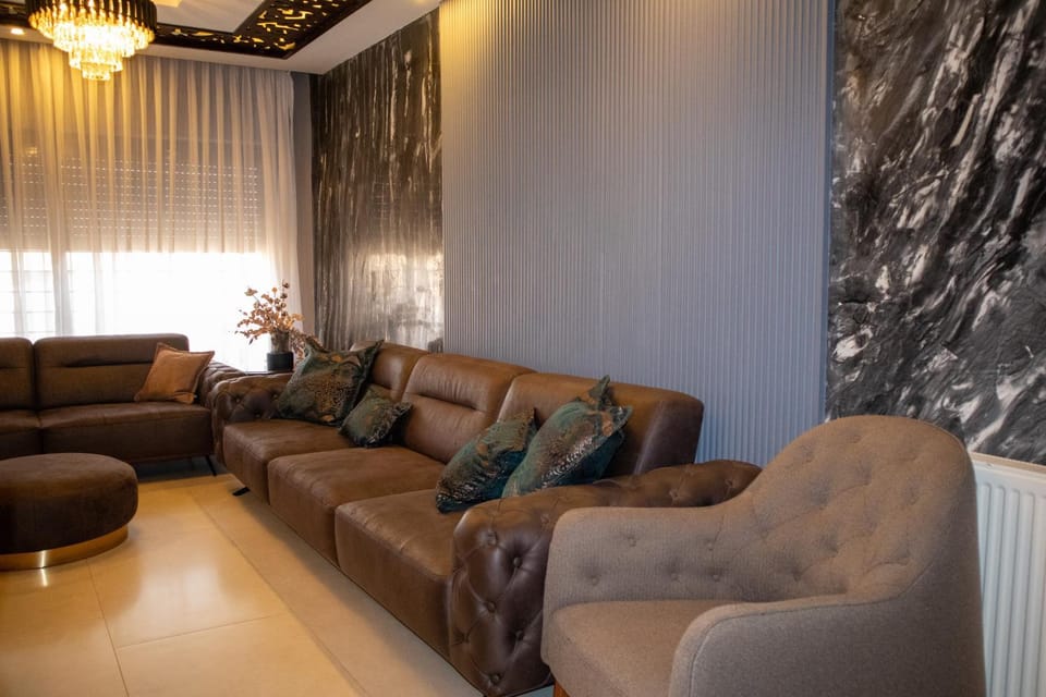 Dining area, Guests