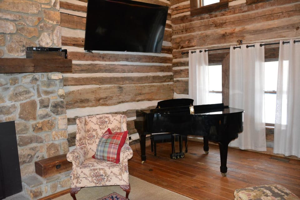 Communal lounge/ TV room, TV and multimedia, Living room, Seating area