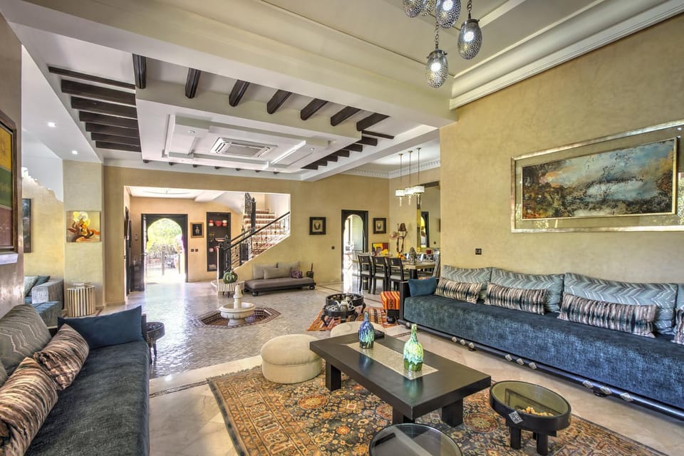 Living room, Seating area