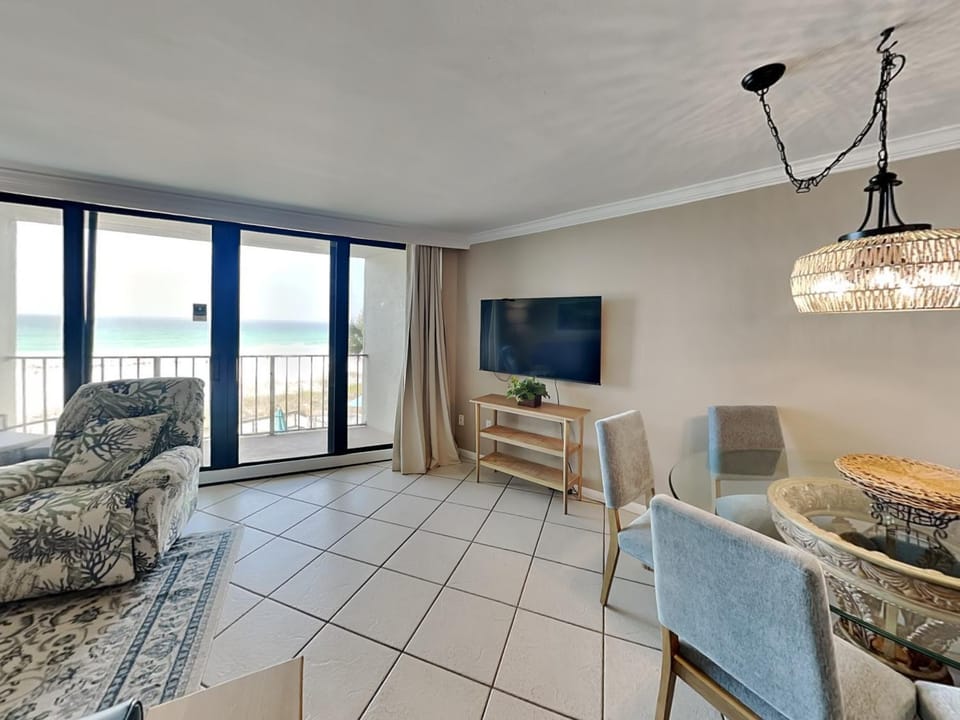 TV and multimedia, Balcony/Terrace, Living room, Seating area, Dining area, Sea view, furniture