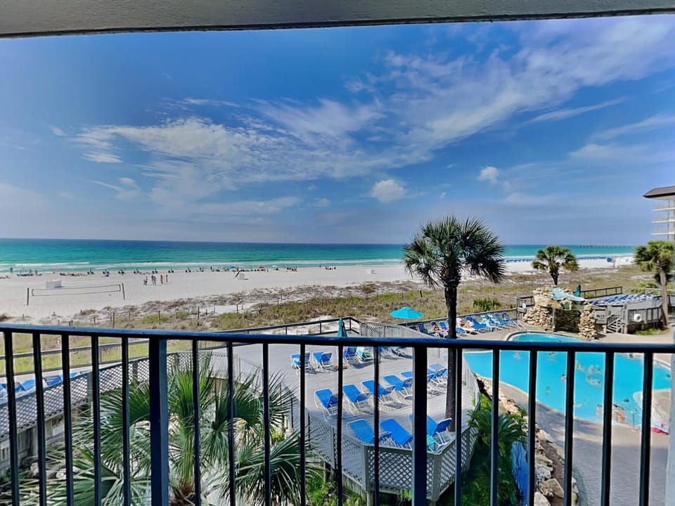 View (from property/room), Balcony/Terrace, Beach, Pool view, Sea view, Swimming pool