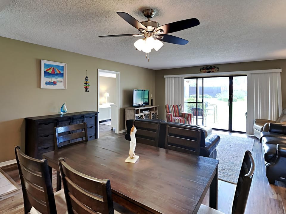 TV and multimedia, Balcony/Terrace, Living room, Seating area, Dining area, Sea view, furniture