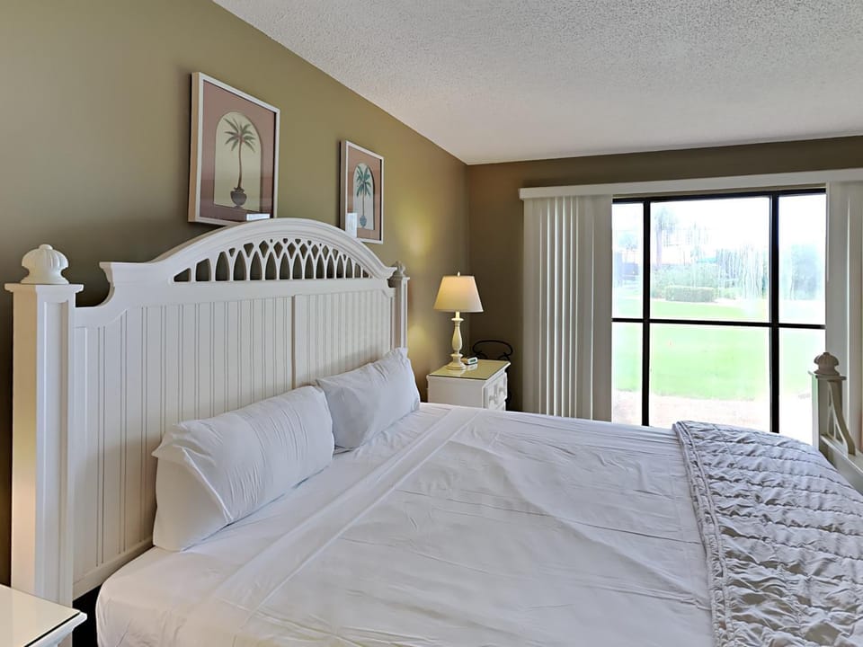 Bed, Golfcourse, View (from property/room), Bedroom