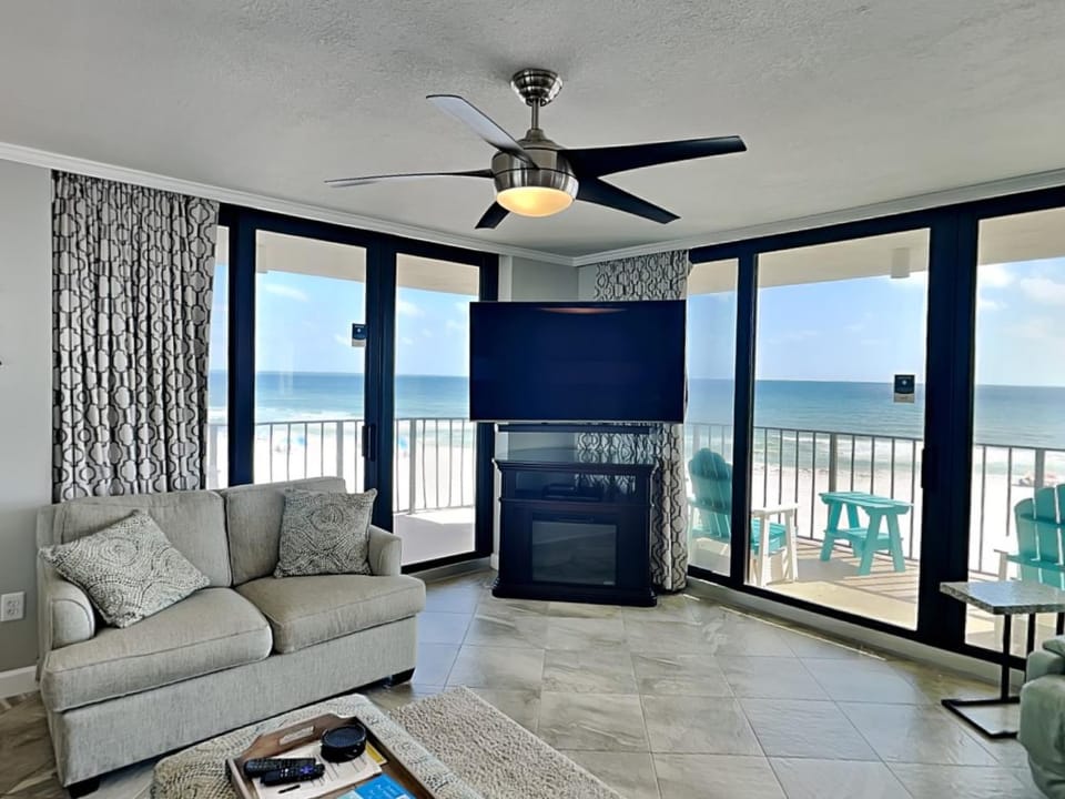 TV and multimedia, View (from property/room), Balcony/Terrace, Living room, Seating area, Beach, Sea view, fireplace, furniture