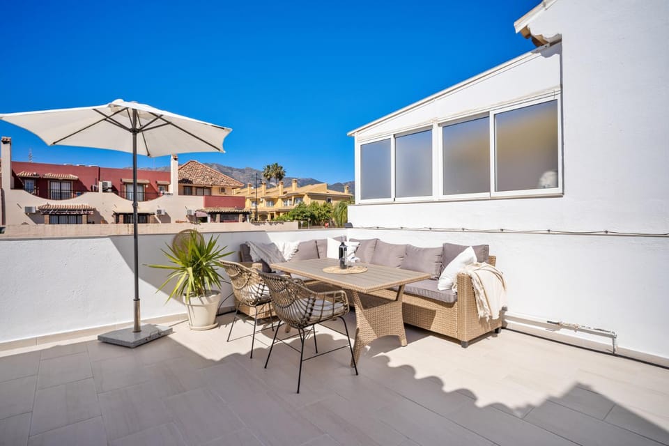 Day, Balcony/Terrace, Seating area, Dining area