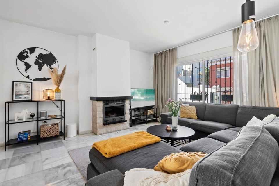 TV and multimedia, Living room, Seating area