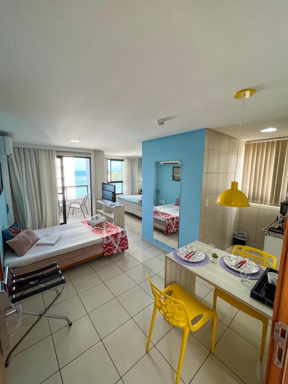 Bed, Living room, Photo of the whole room, Seating area, hair dresser