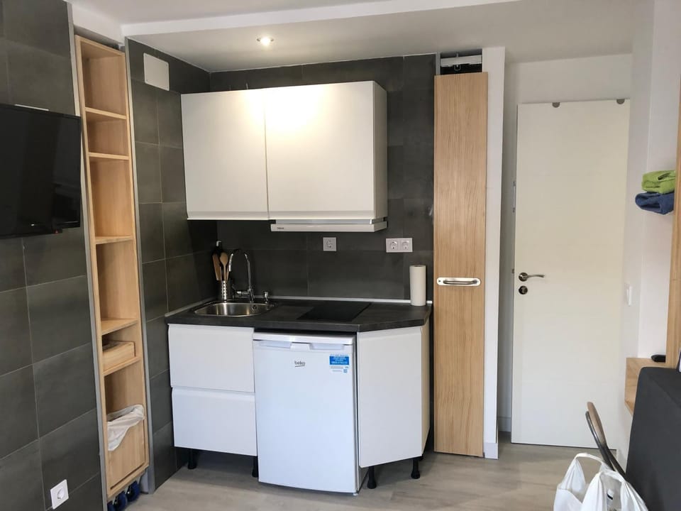 storage, kitchen