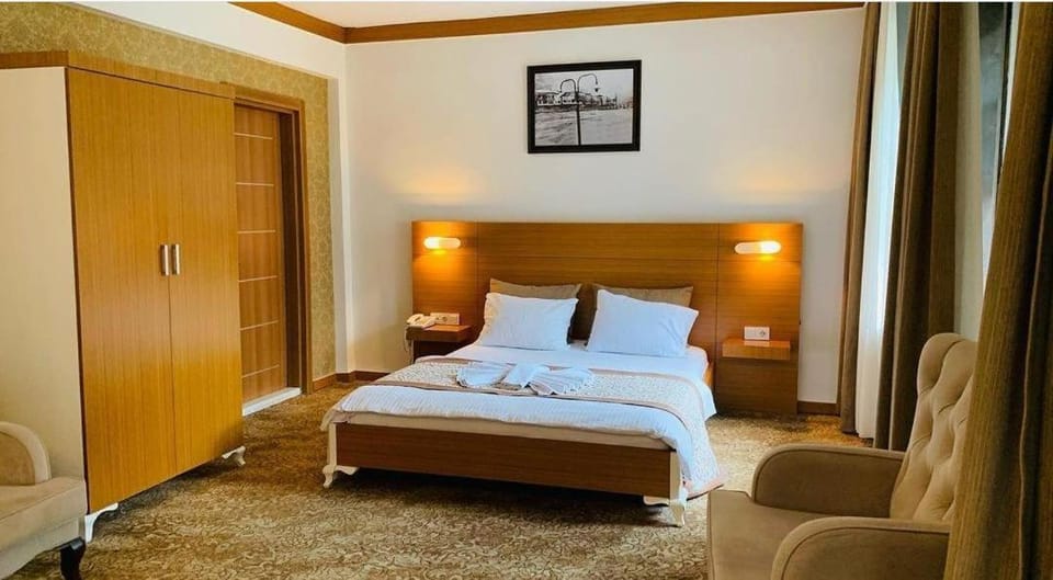 Photo of the whole room, Bedroom
