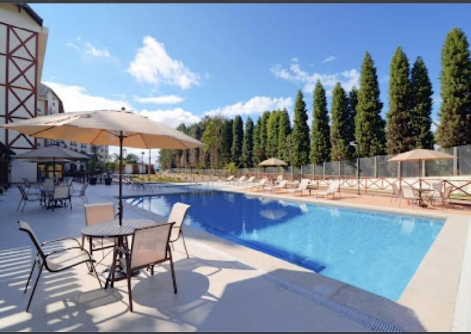 Property building, Pool view, Swimming pool, Swimming pool, sunbed