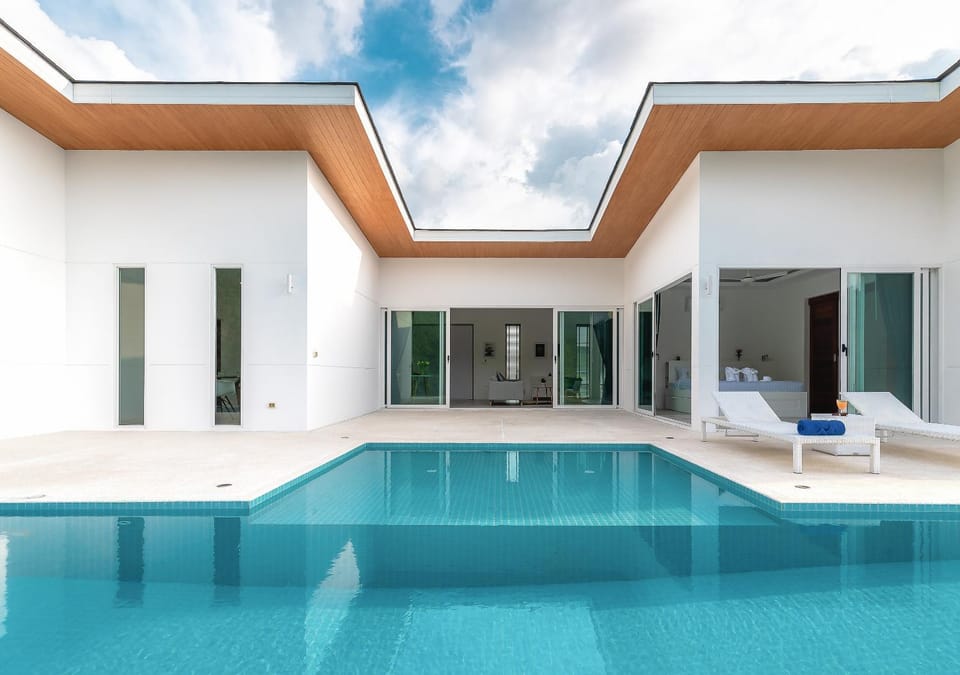 Property building, Patio, Day, Pool view, Swimming pool, sunbed