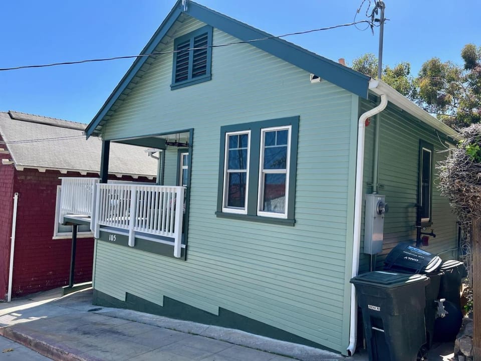 Catalina 3 bedrooms with Hot Tub & Golf Cart House in Avalon