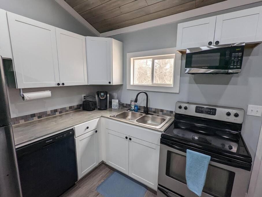 Summerlee Suite - Beautiful Remodeled Farmhouse House in West Virginia