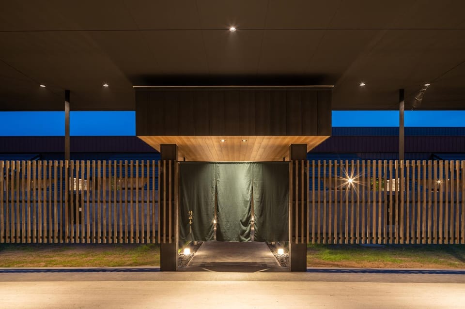 Facade/entrance, Night