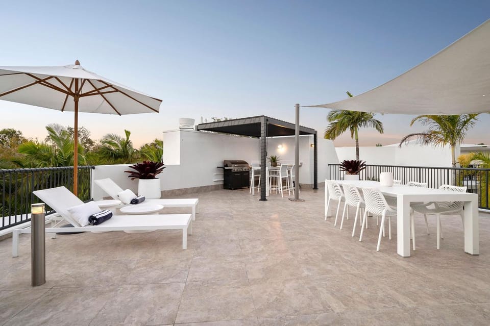 Penthouse with Private Roof top terrace- NOOSA Apartment in Noosa Heads