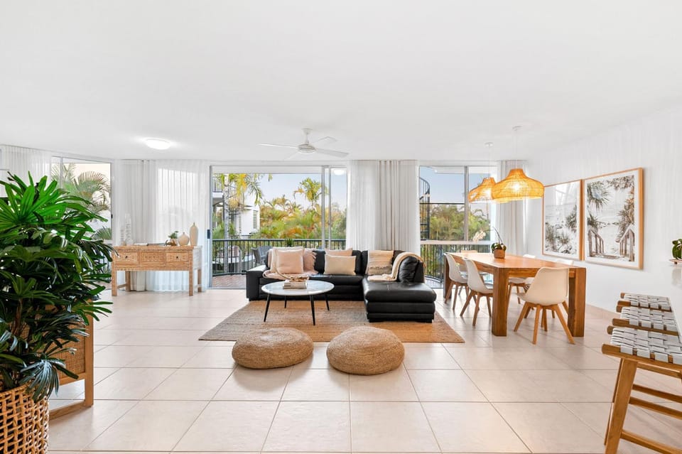 Penthouse with Private Roof top terrace- NOOSA Apartment in Noosa Heads