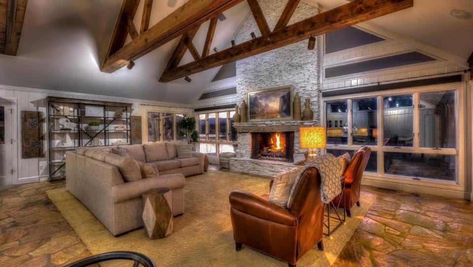 Country Roads House in Blue Ridge Lake