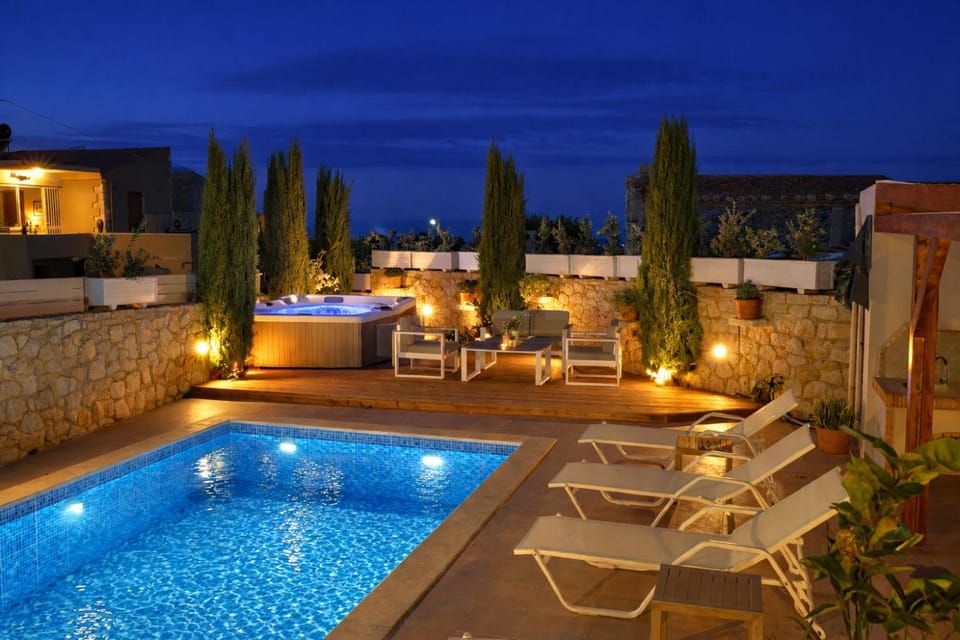 Rose Villa Private Pool & Outdoor Jacuzzi Villa in Crete